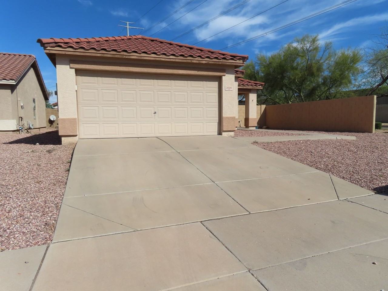 3026 W Roberta Dr - Photo 2 of 22