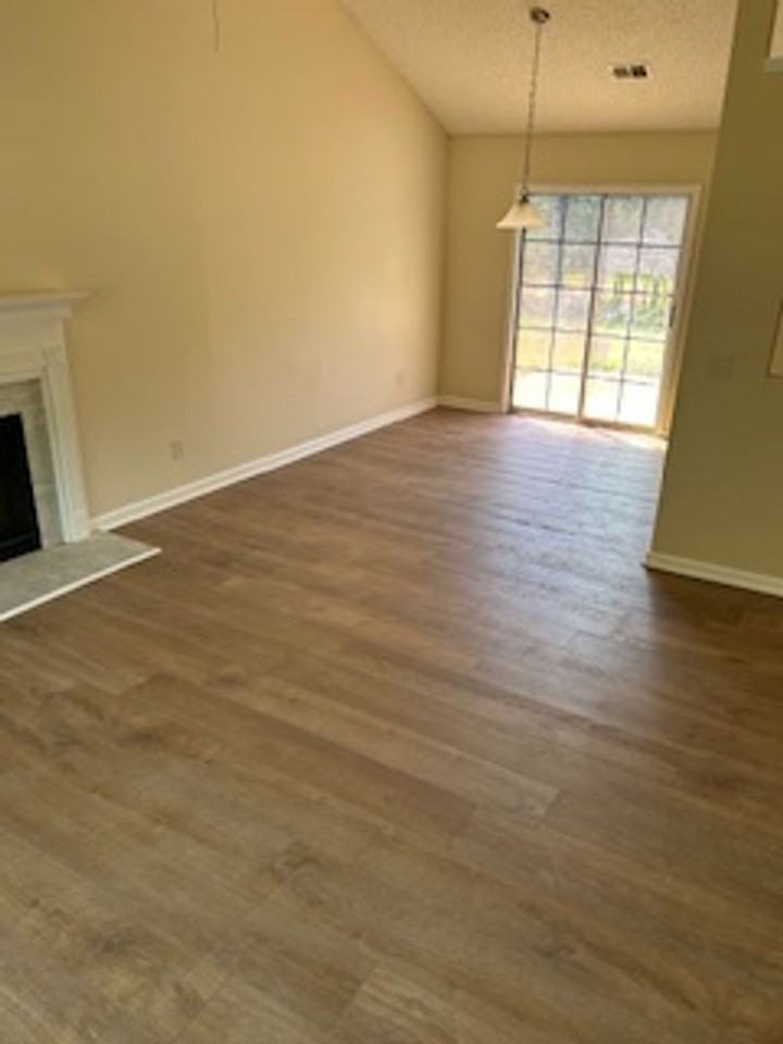 105 Margaret Way - Photo 2 of 20
