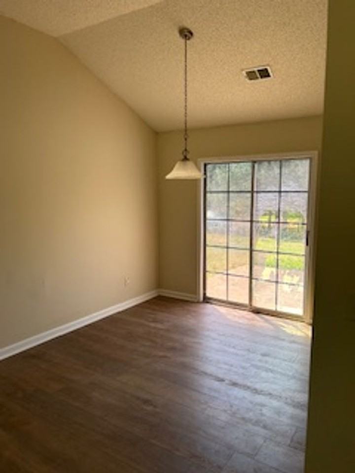 105 Margaret Way - Photo 3 of 20