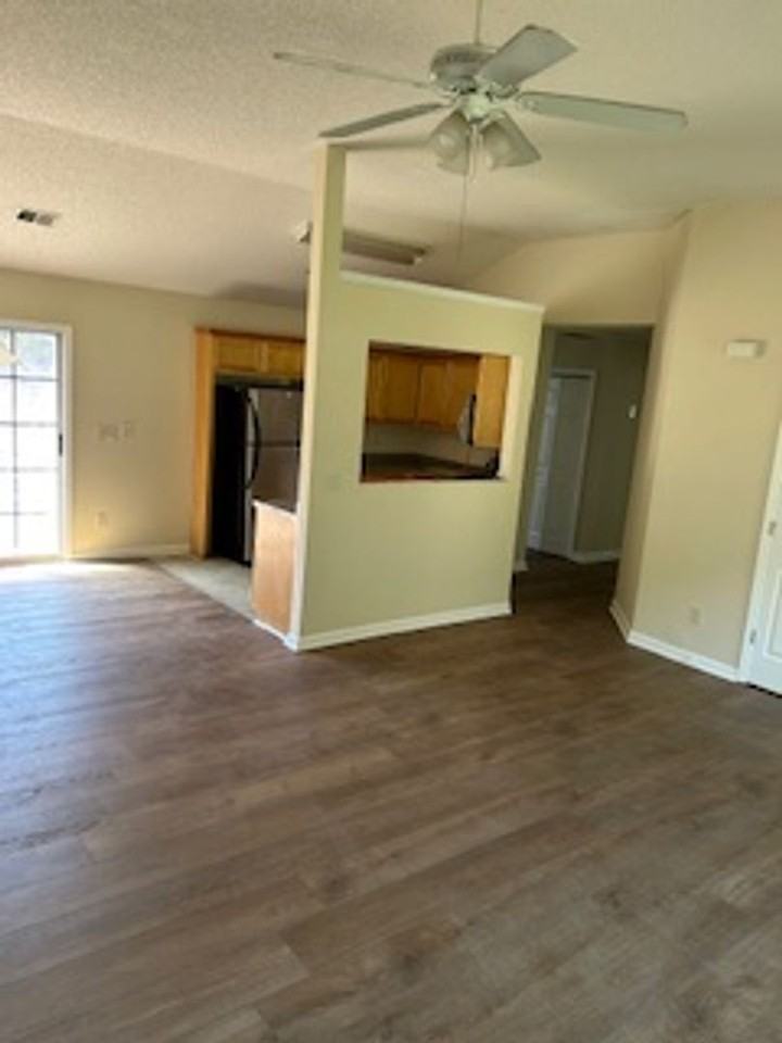 105 Margaret Way - Photo 6 of 20