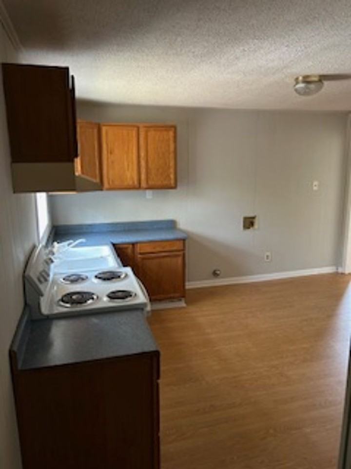 68 Maple St - Photo 4 of 12