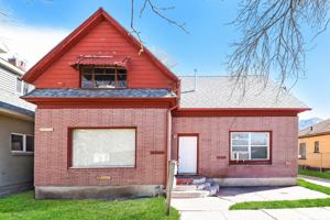 featured image of 2530 Gramercy Ave