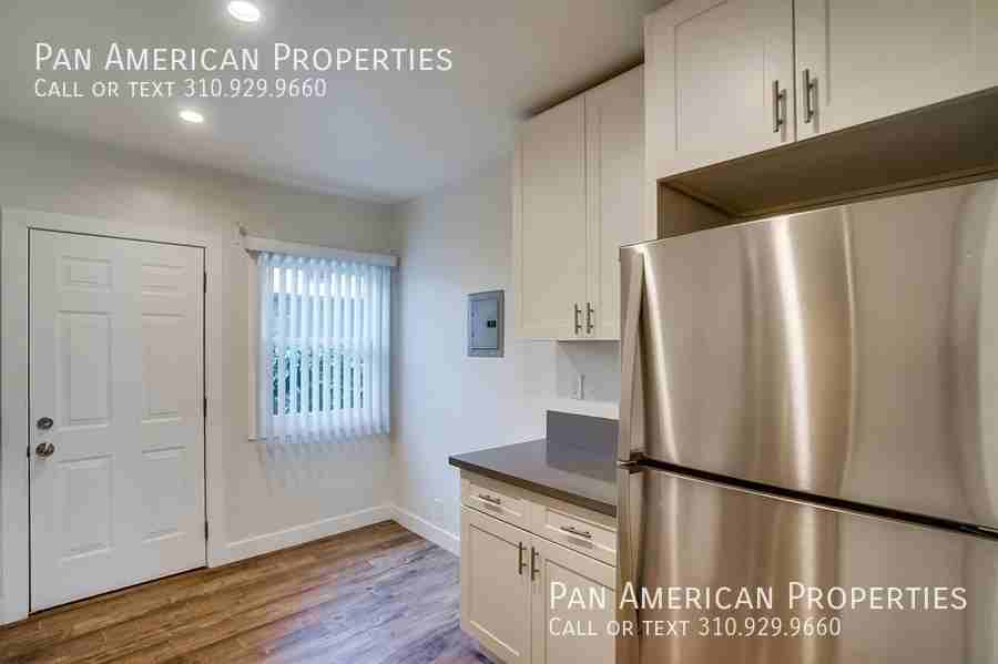 451 W 4th St - Photo 5 of 9