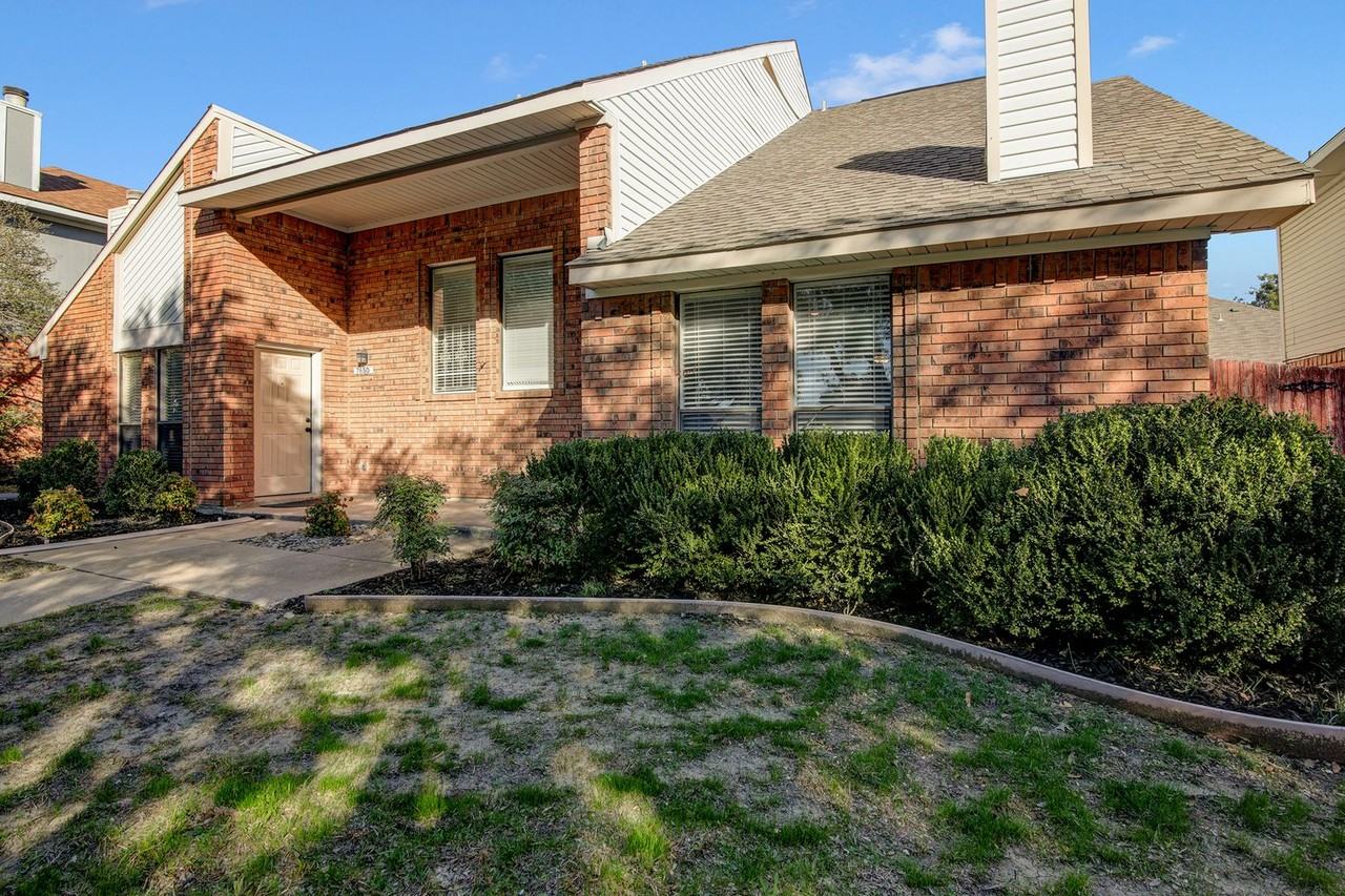 7640 Kings Ridge Rd - Photo 3 of 25