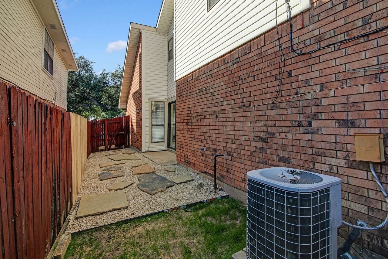 7640 Kings Ridge Rd - Photo 5 of 25