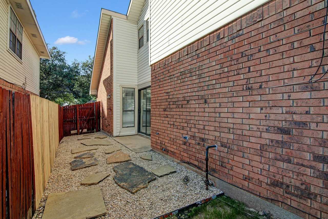 7640 Kings Ridge Rd - Photo 6 of 25