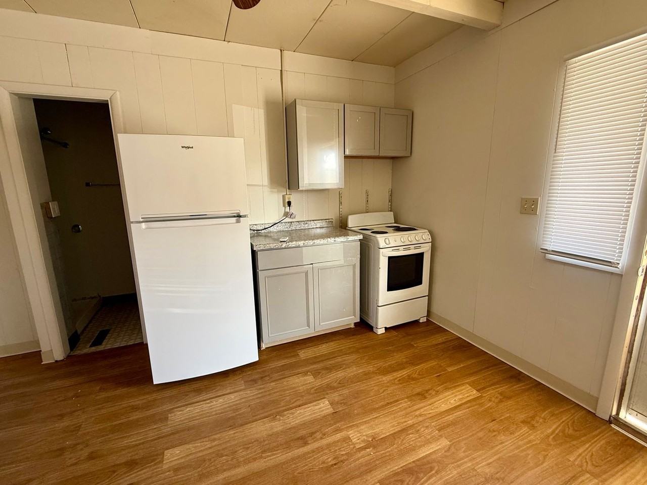 4216 Lincoln Swing - Studios - Photo 6 of 12
