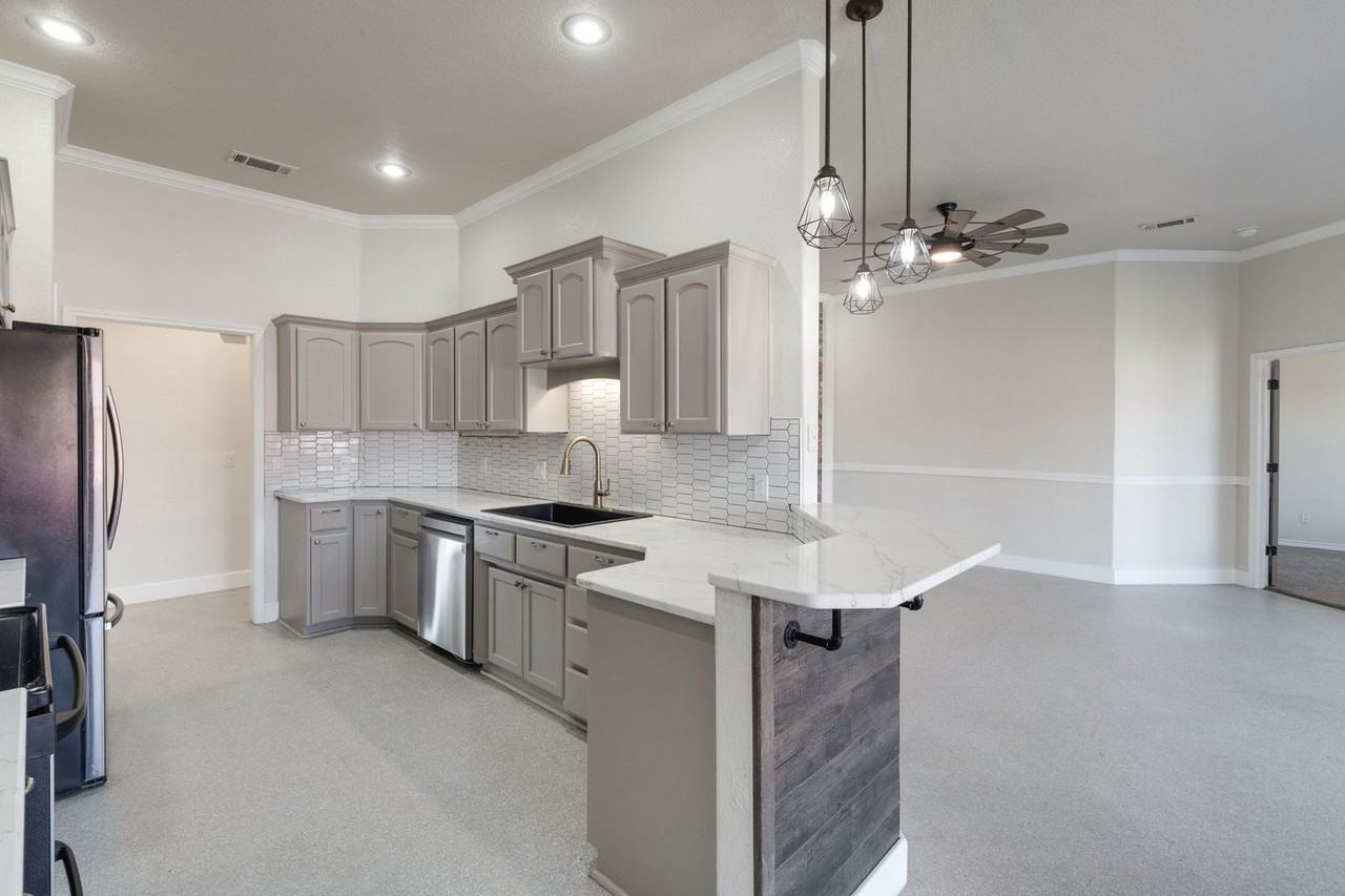 4501 Chelsea Dr - Photo 5 of 17