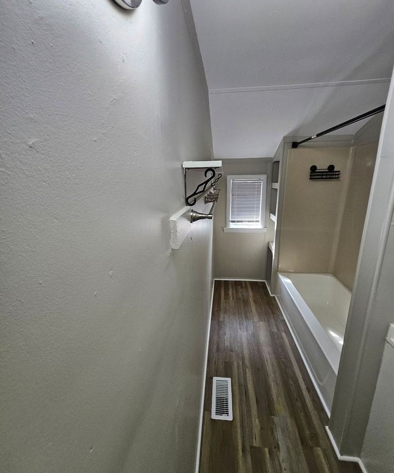 5126 Booth Ave - Photo 5 of 6
