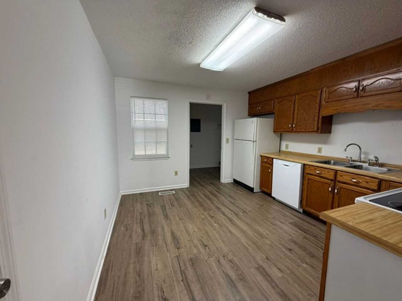 3006 Trewhitt Rd Se - Photo 3 of 10