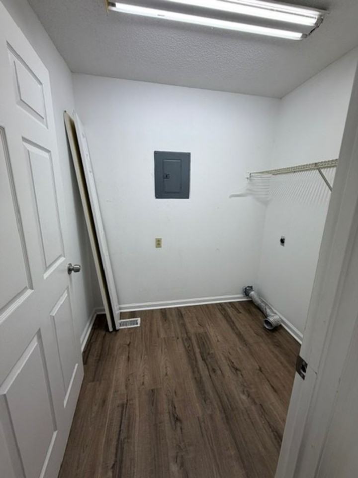 3006 Trewhitt Rd Se - Photo 5 of 10