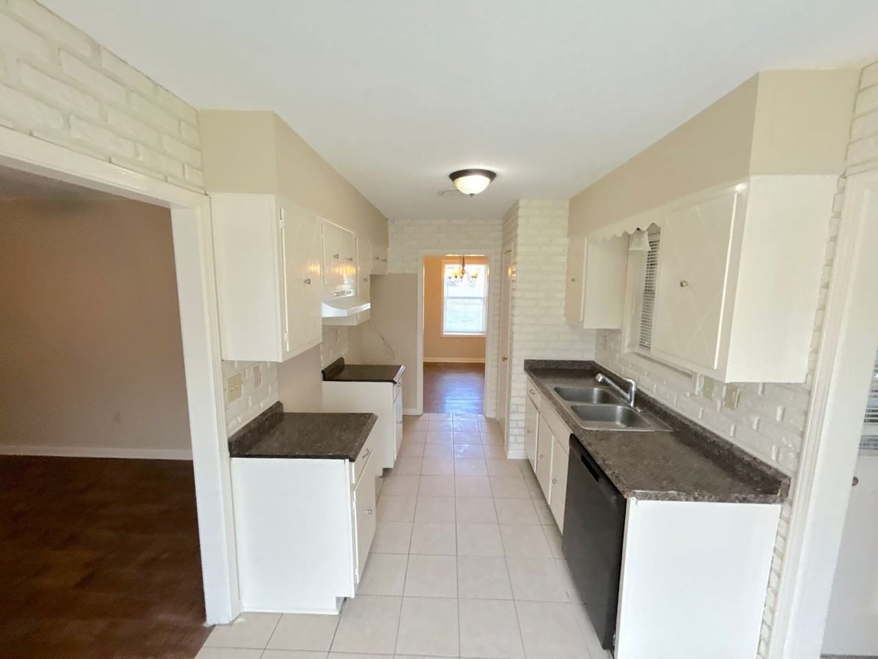 3834 Hanna Dr - Photo 2 of 15