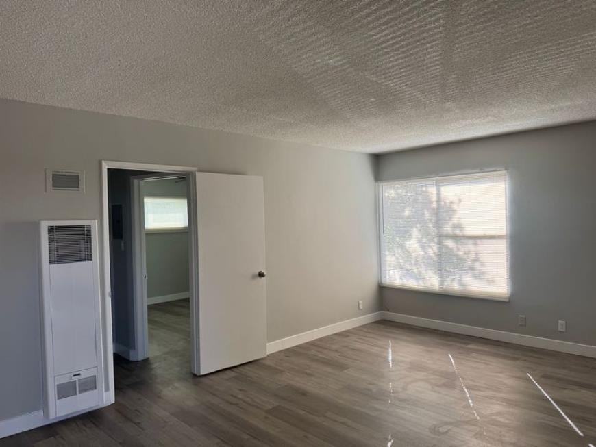 6434 Shirley Ave - Photo 5 of 35