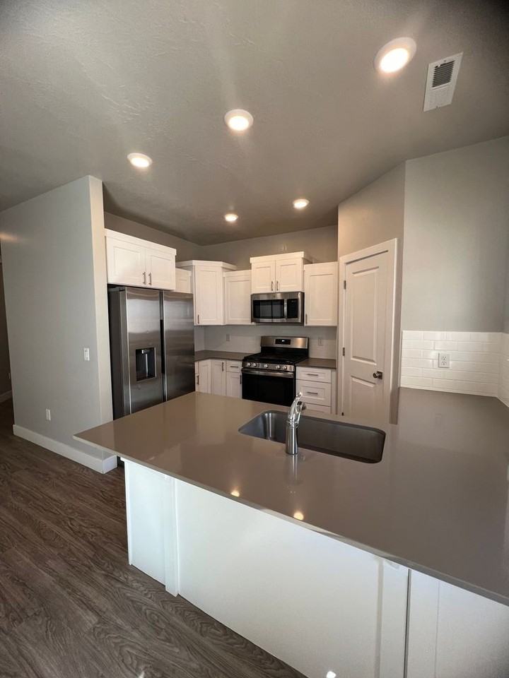 3064 N 175 E - Photo 4 of 15