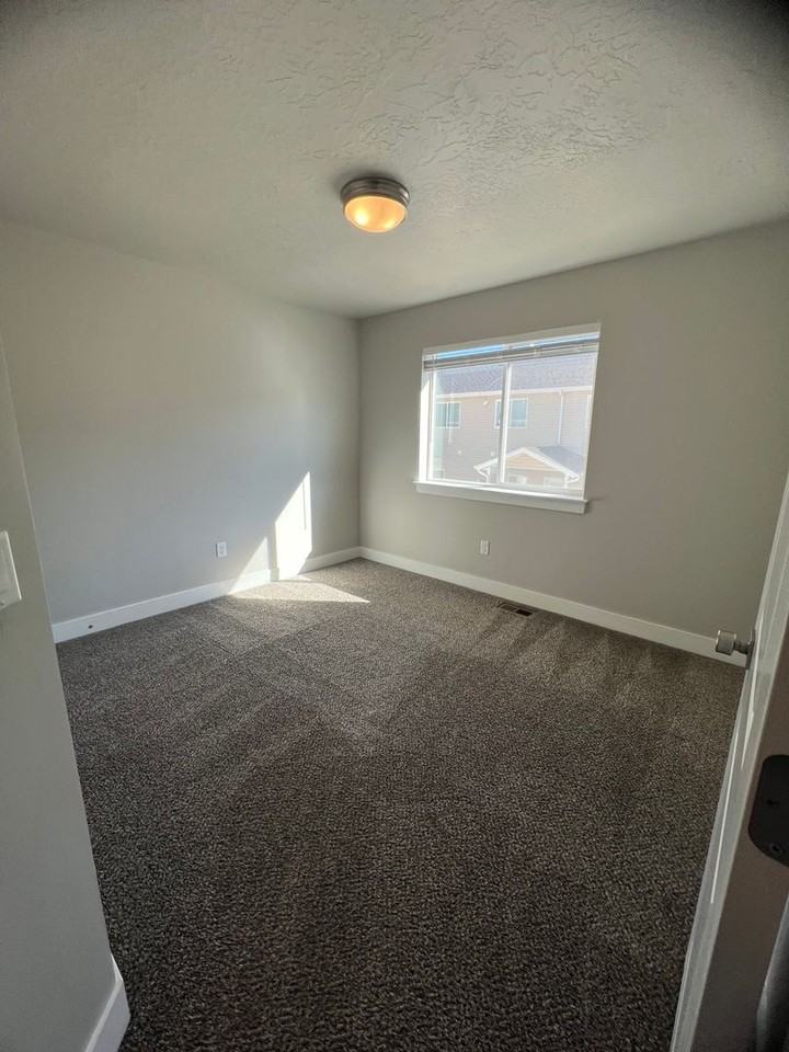 3064 N 175 E - Photo 7 of 15