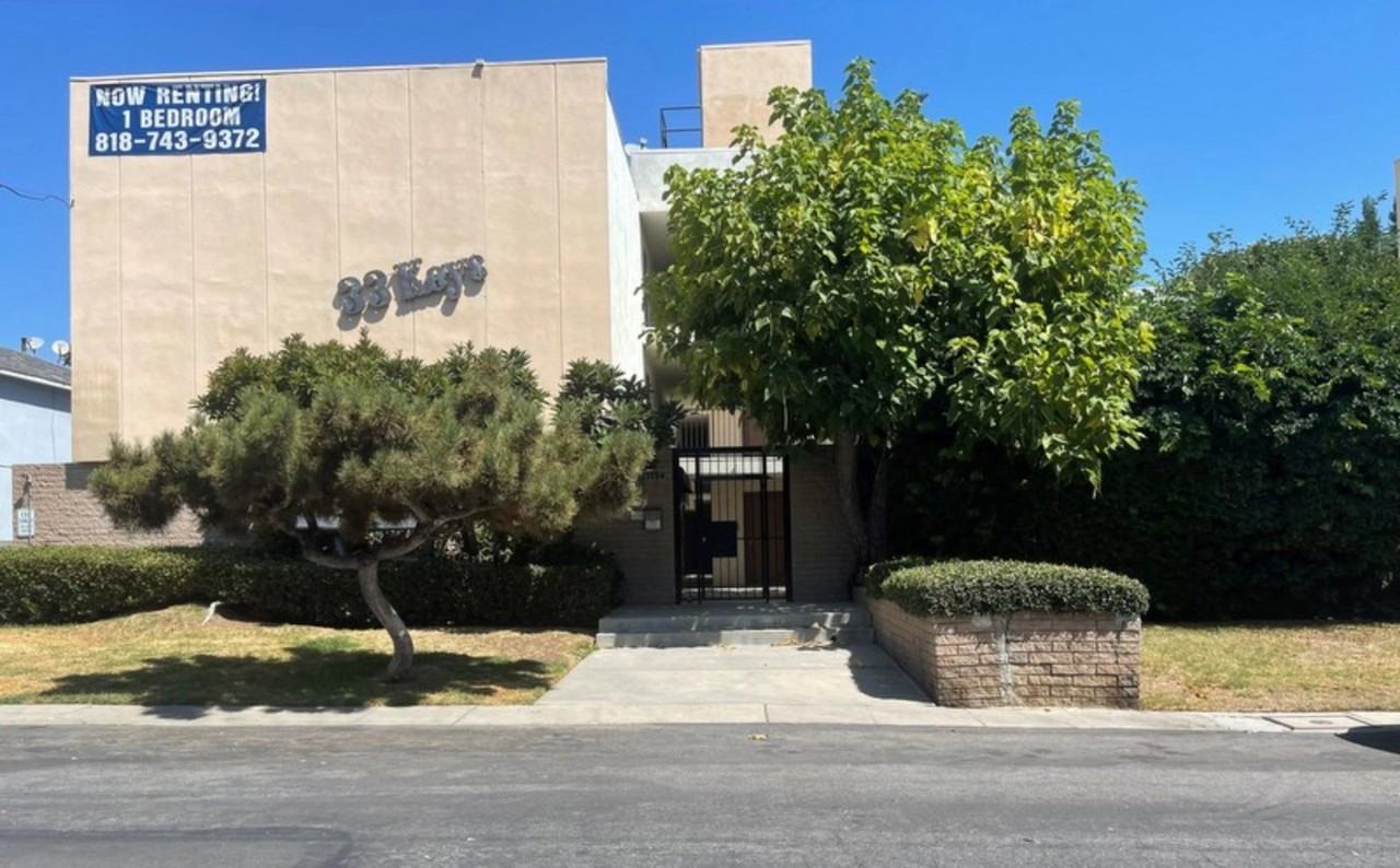 11139 Acama Street, - Photo 3 of 32