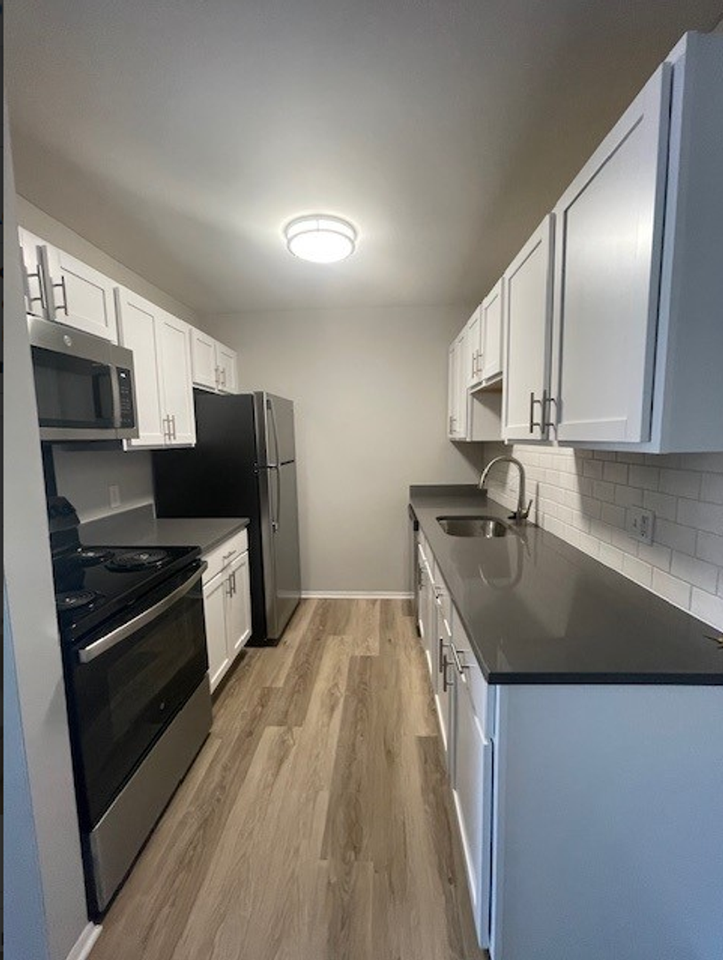 333 Marshall Apartments - Photo 7 of 18