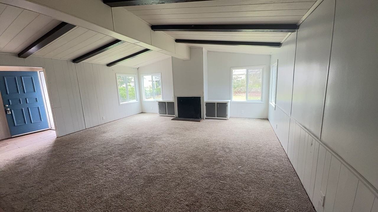 1243 49th Ave Se - Photo 3 of 19