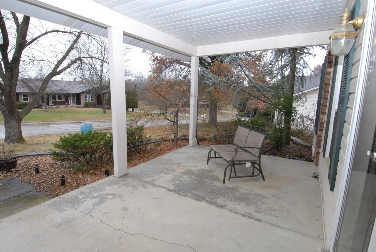 4 Oak Park Dr - Photo 5 of 30