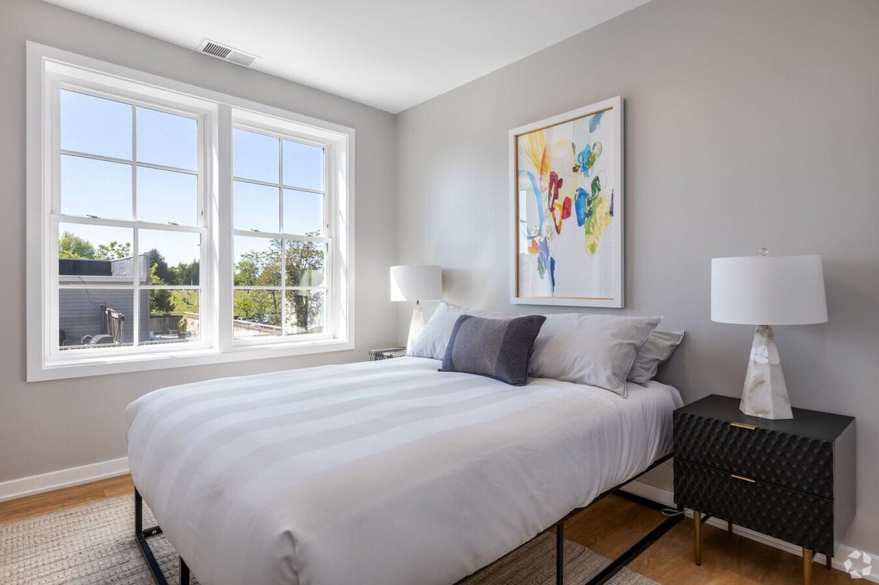 Define Glover - Photo 6 of 50