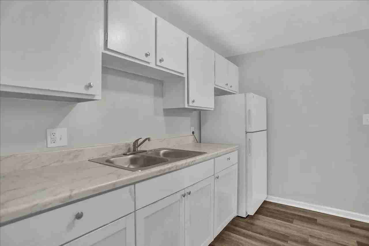 Moline Complex - Photo 4 of 43