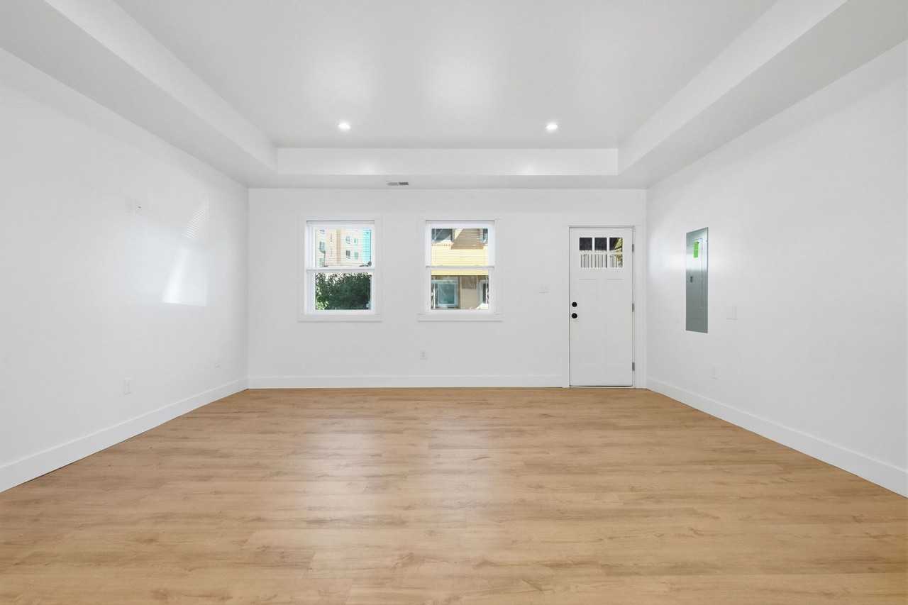 1218 Penn St - Photo 3 of 28