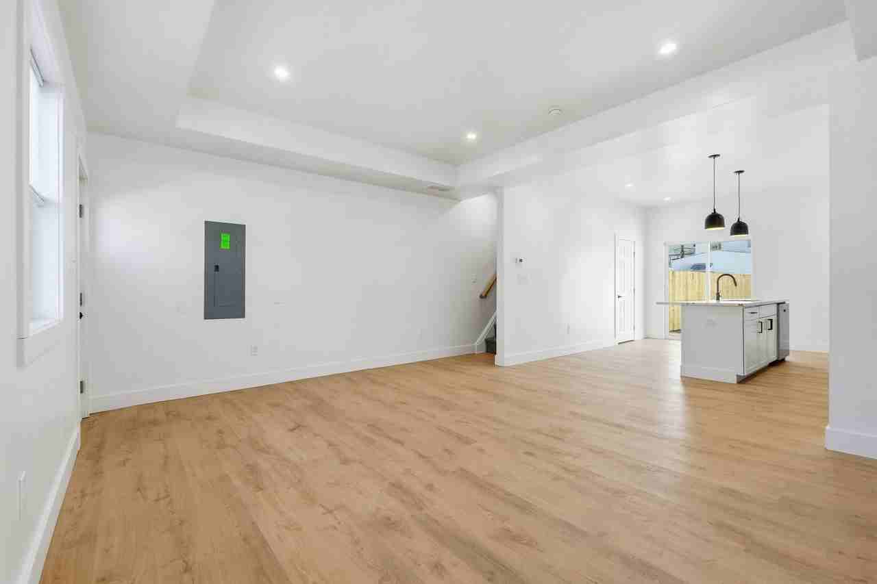 1218 Penn St - Photo 4 of 28