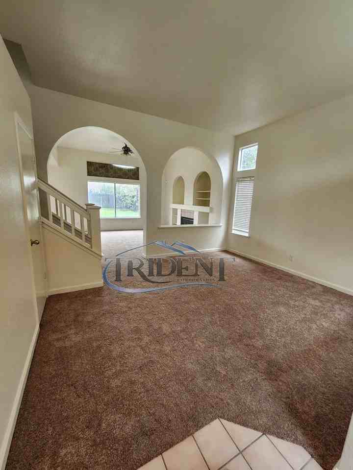 1671 Southpointe Dr - Photo 2 of 27