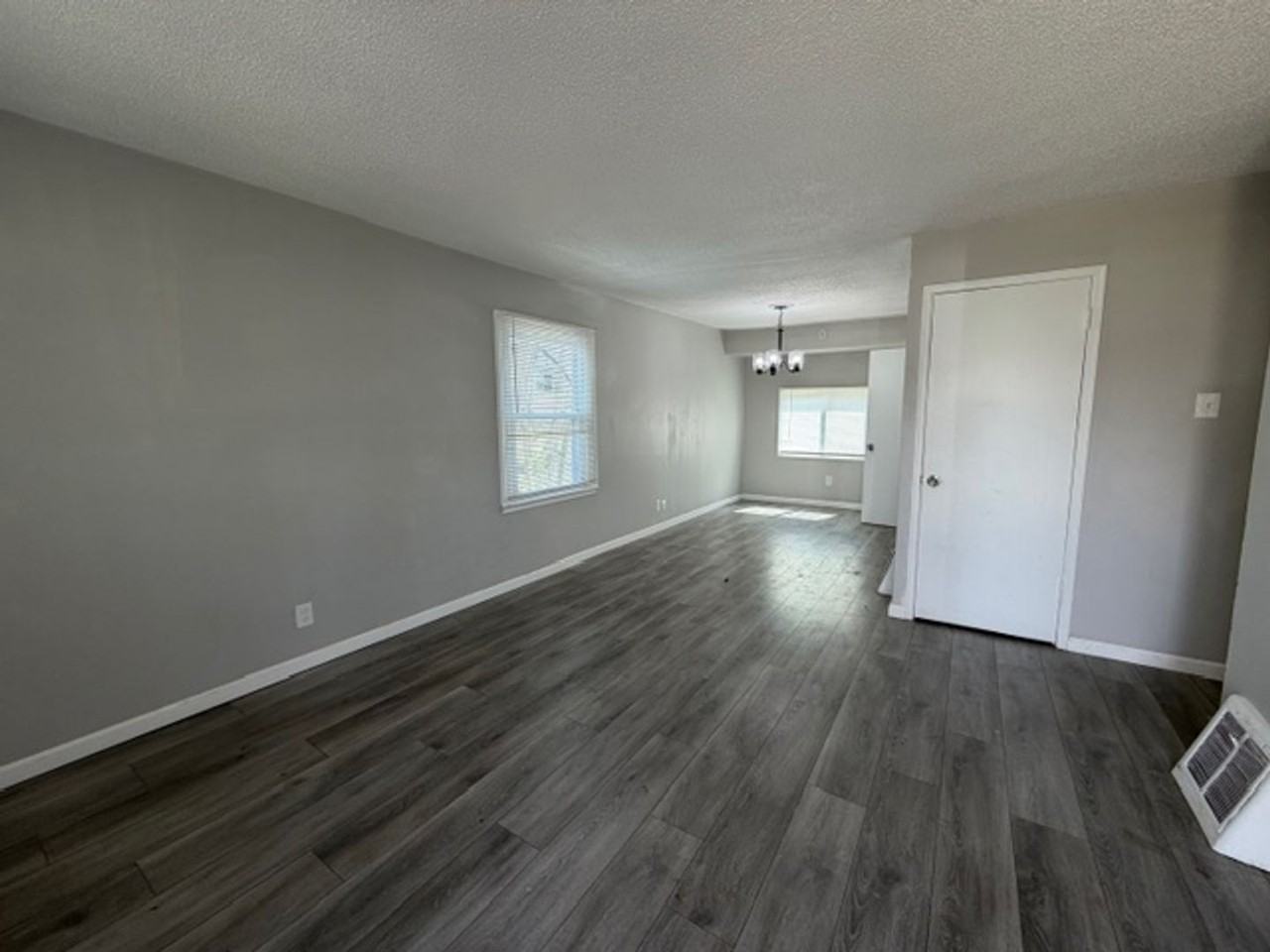 308 Lanark Rd - Photo 5 of 23