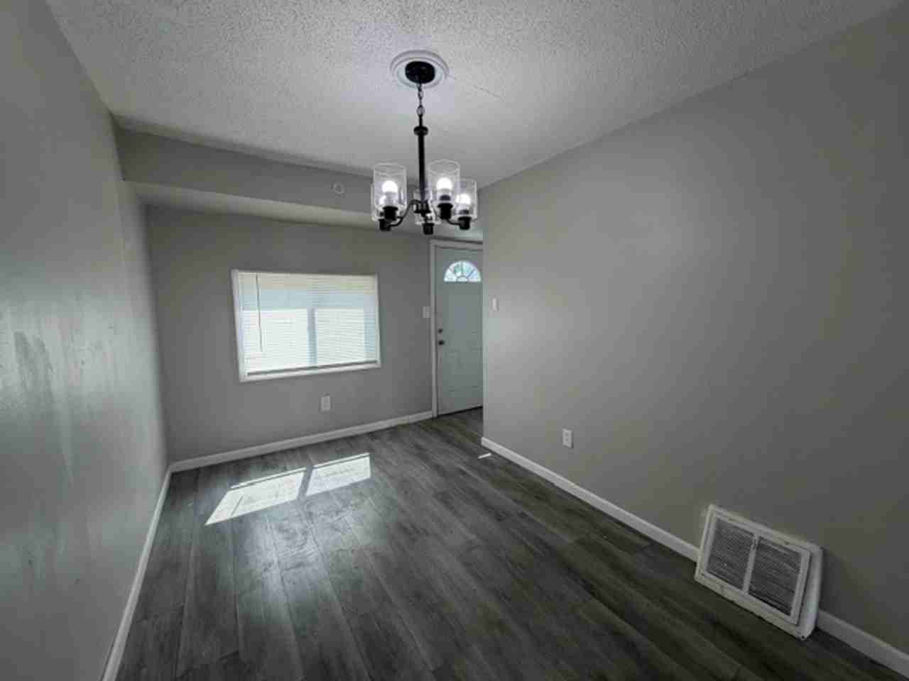 308 Lanark Rd - Photo 7 of 23