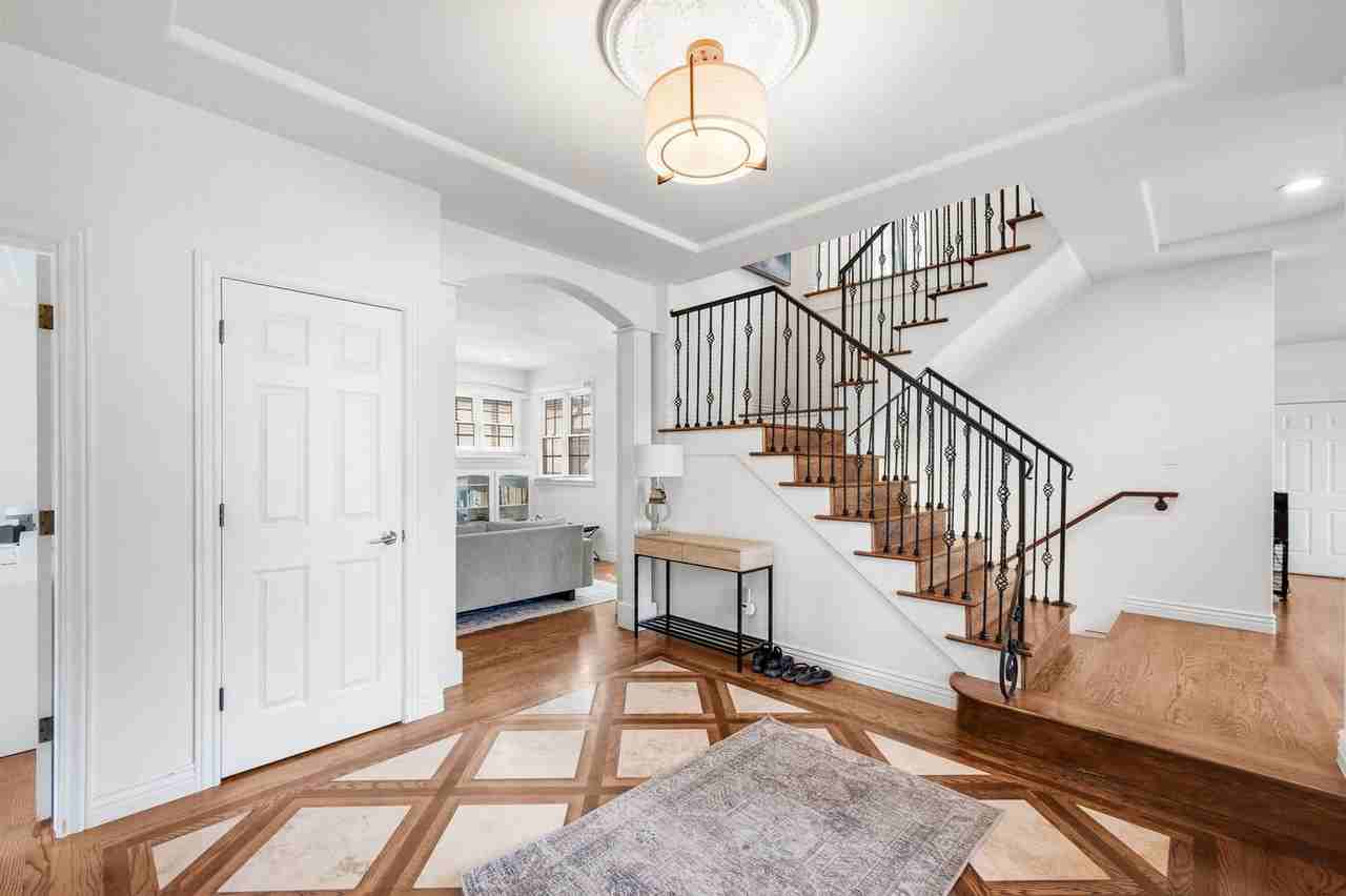 747 Jasmine St - Photo 2 of 47