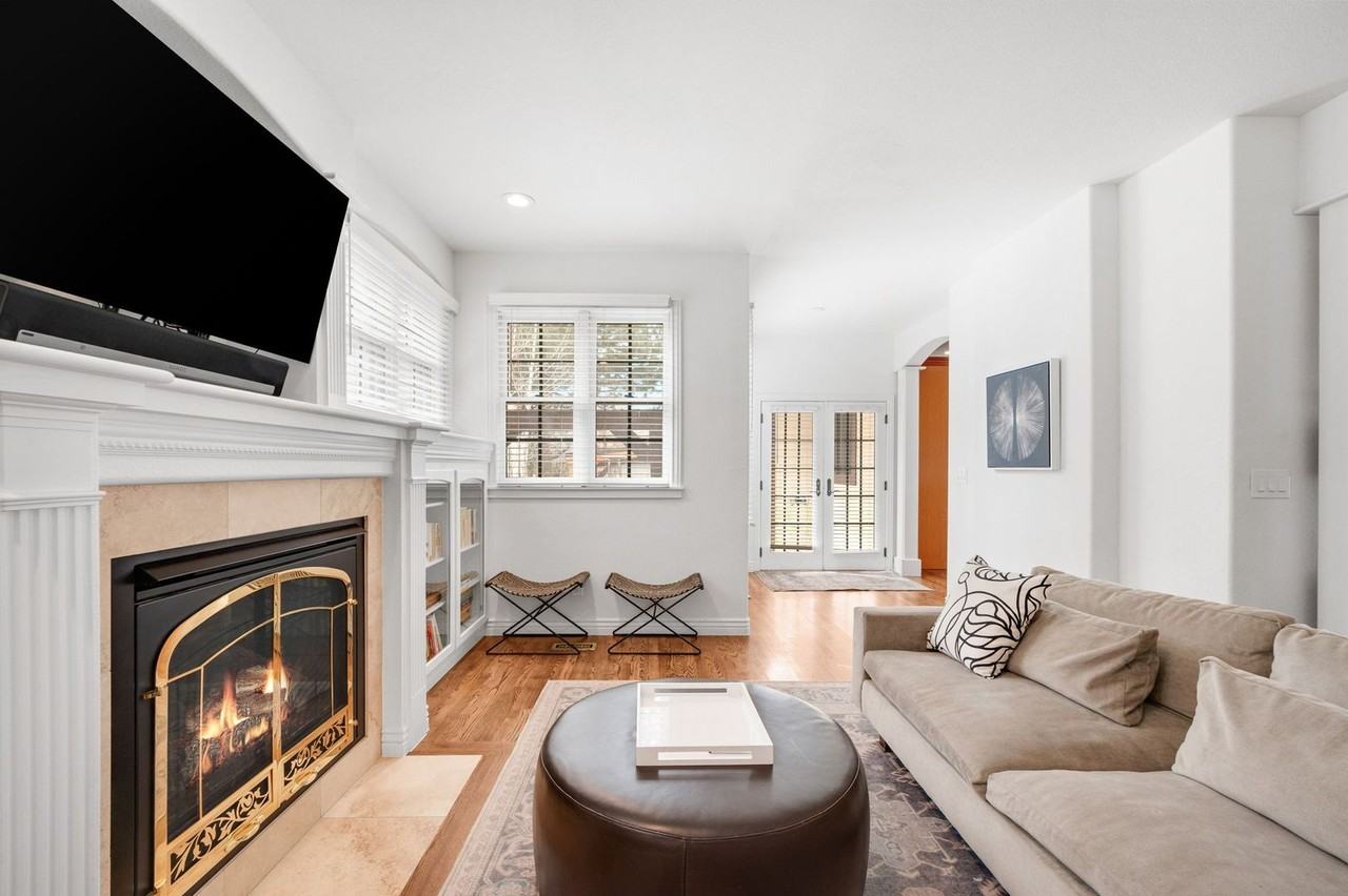 747 Jasmine St - Photo 3 of 47