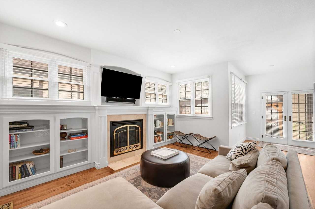 747 Jasmine St - Photo 4 of 47