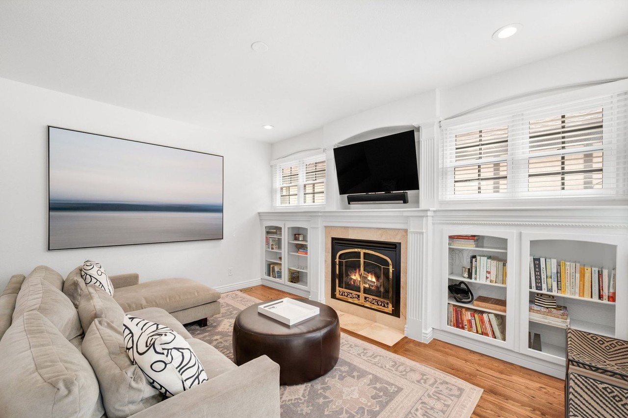 747 Jasmine St - Photo 6 of 47