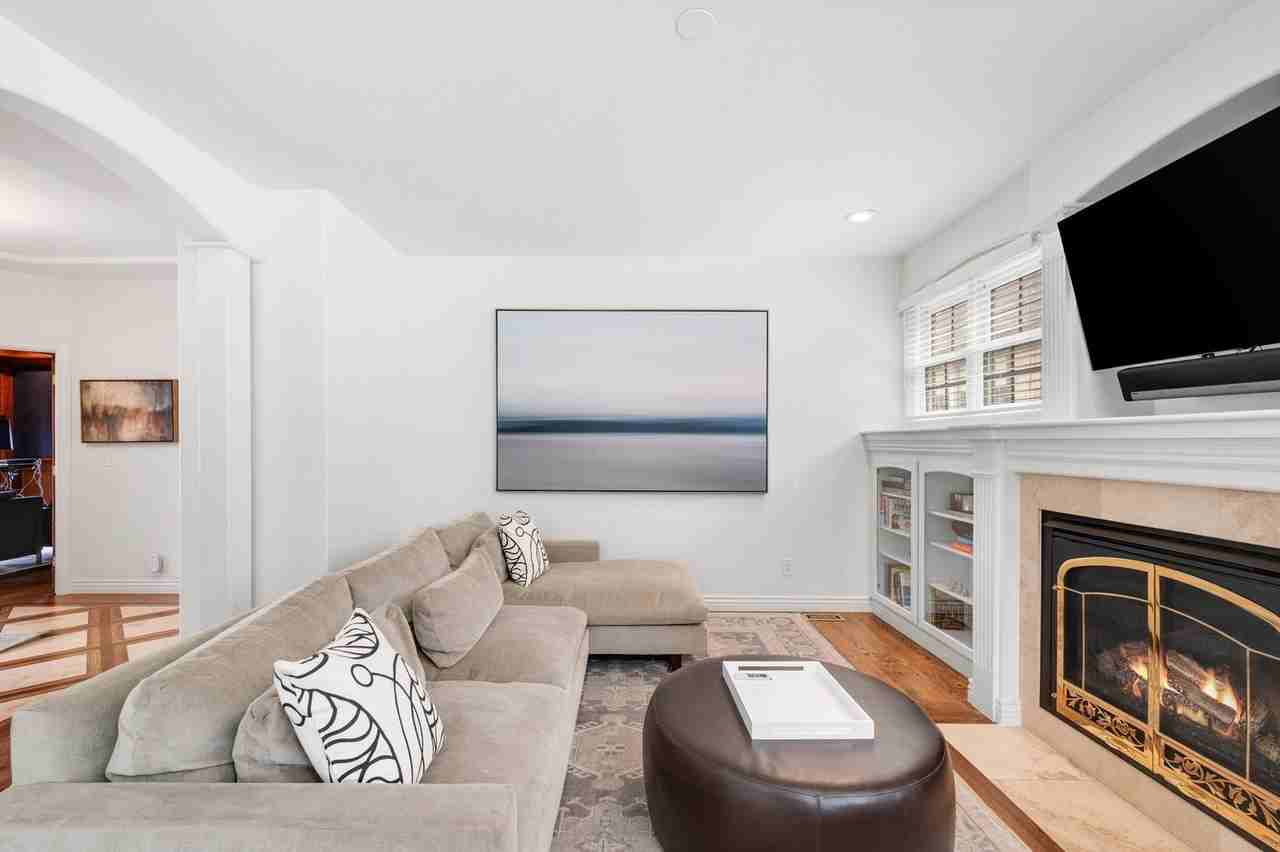 747 Jasmine St - Photo 7 of 47