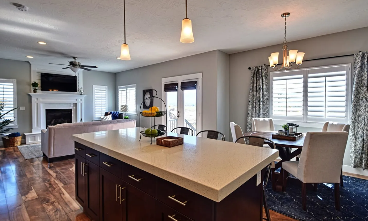 7478 N Hutch Ln - Photo 4 of 26