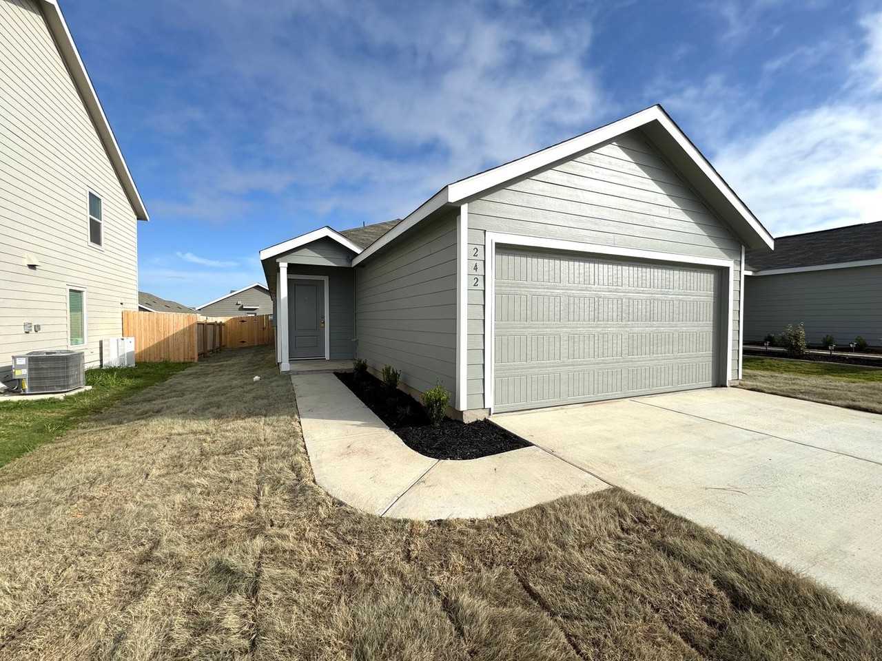 242 Kings Row Ln - Photo 2 of 14