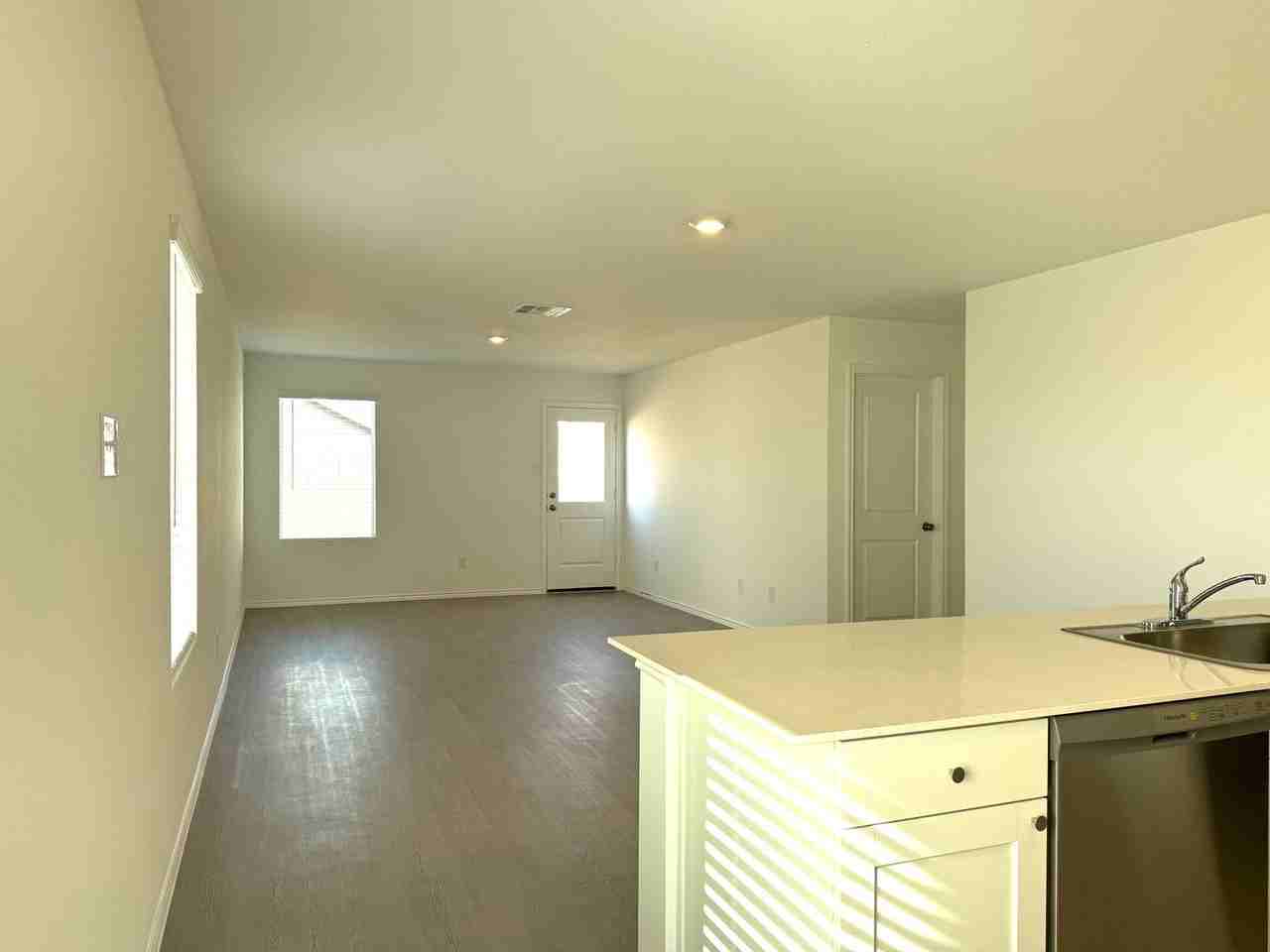 242 Kings Row Ln - Photo 5 of 14