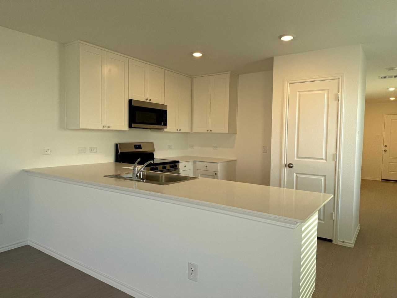 242 Kings Row Ln - Photo 7 of 14