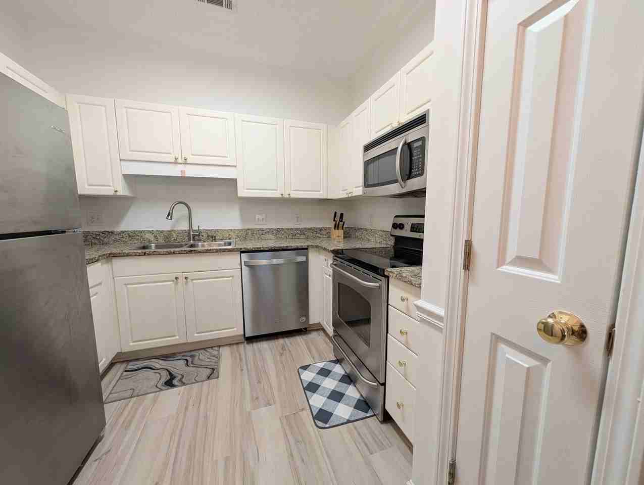 9754 Leyland Dr - Photo 6 of 35