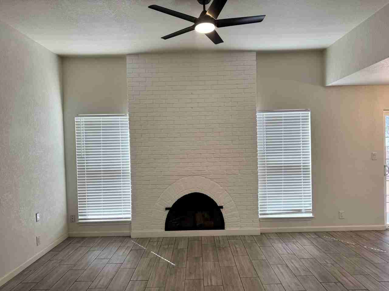 6332 Esther Ave Ne - Photo 4 of 17