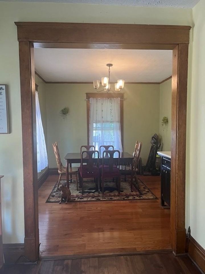 121 E Scribner Ave - Photo 2 of 11