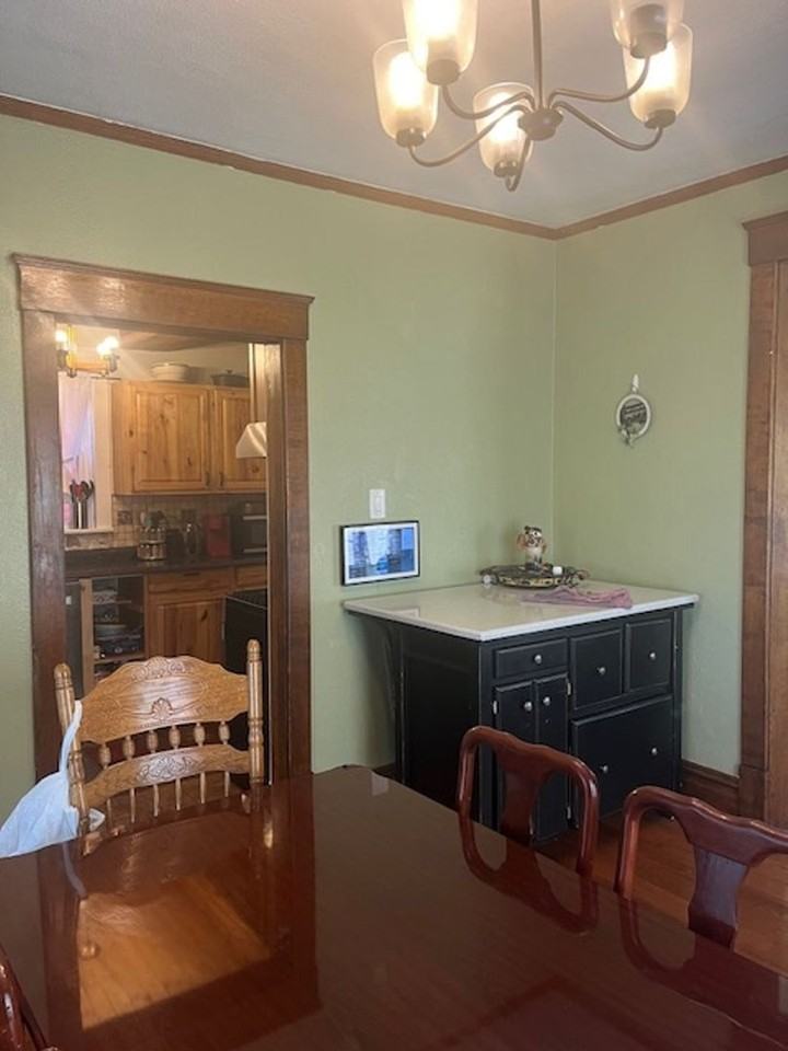 121 E Scribner Ave - Photo 3 of 11