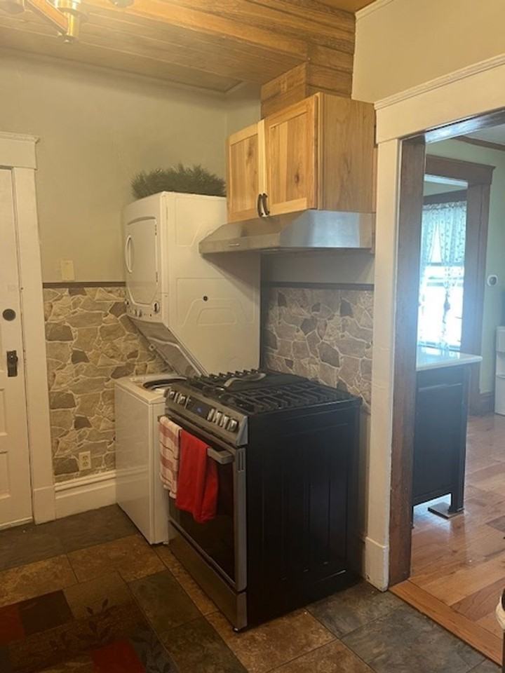 121 E Scribner Ave - Photo 4 of 11