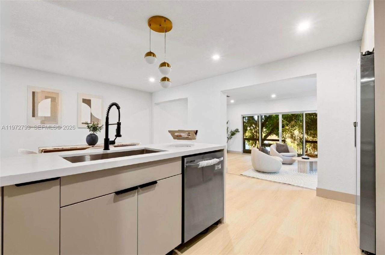 1905 Nw 62nd Ter - Photo 3 of 27