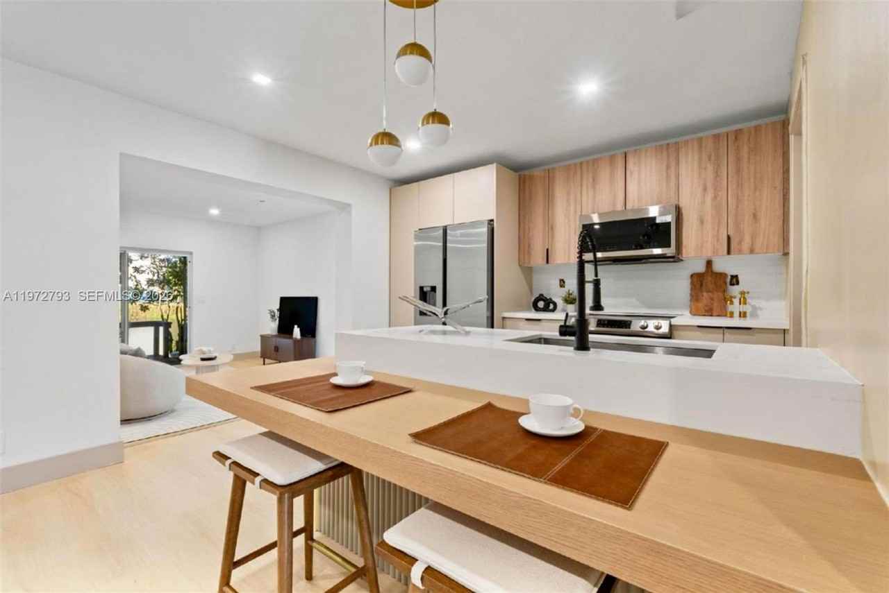 1905 Nw 62nd Ter - Photo 4 of 27