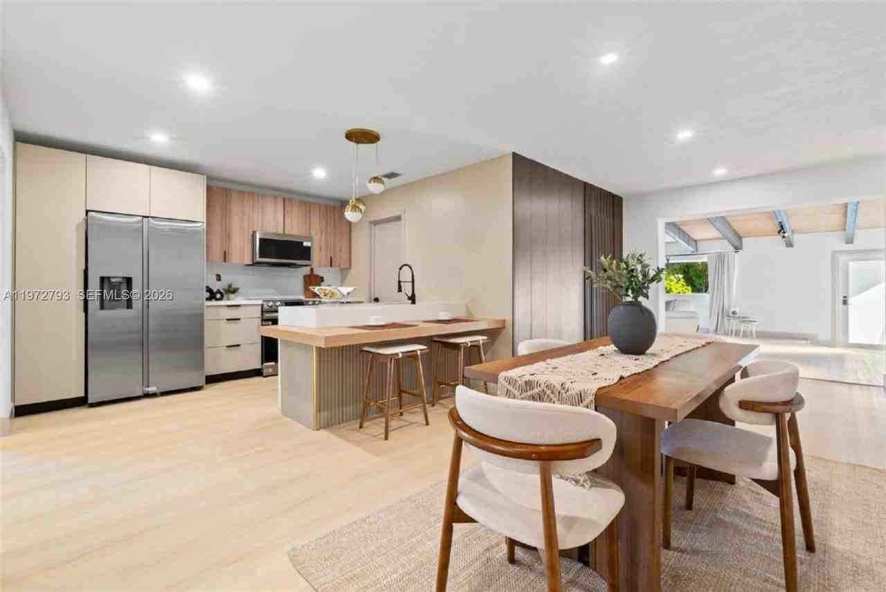 1905 Nw 62nd Ter - Photo 5 of 27