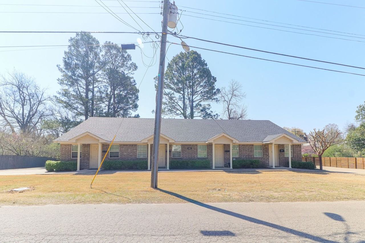 805 E Oak Ave #4 - Photo 2 of 17