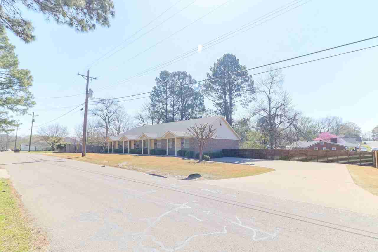 805 E Oak Ave #4 - Photo 3 of 17