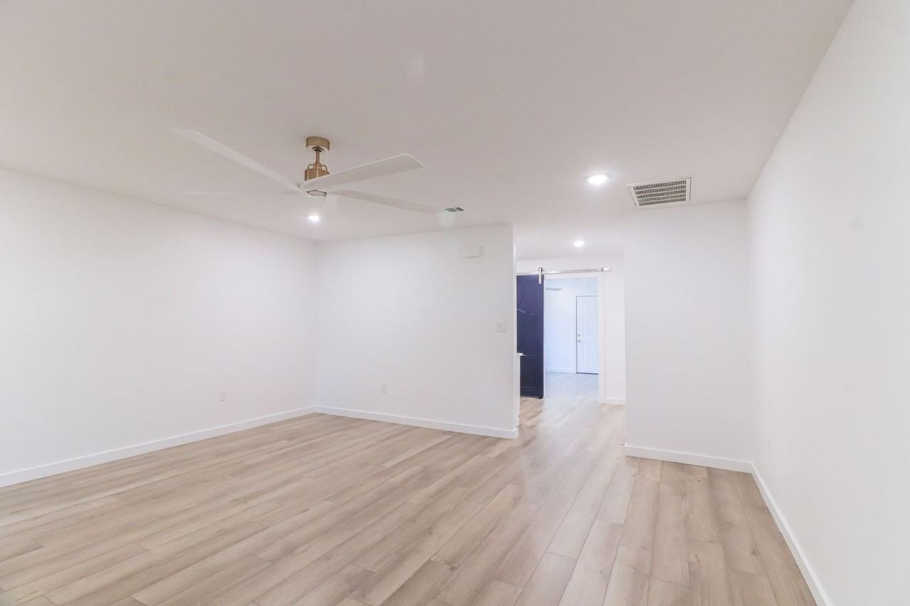 805 E Oak Ave #4 - Photo 5 of 17